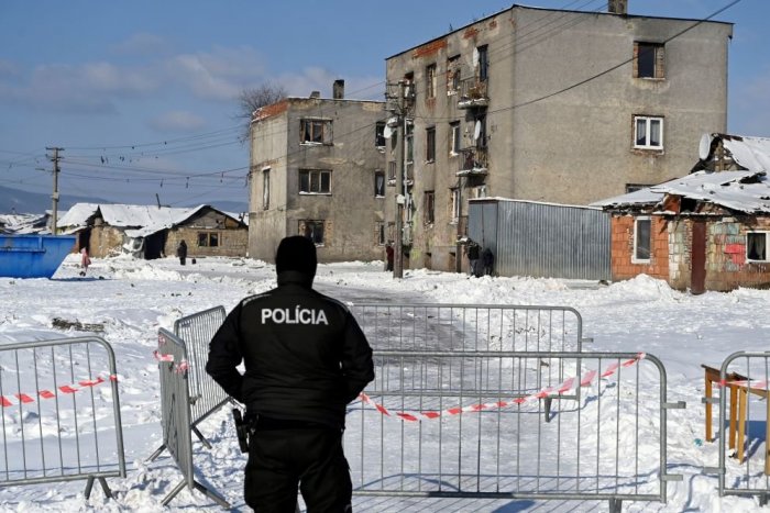 Ilustračný obrázok k článku Hromadná bitka v Krompachoch: Policajti volali posily, padol aj výstrel!