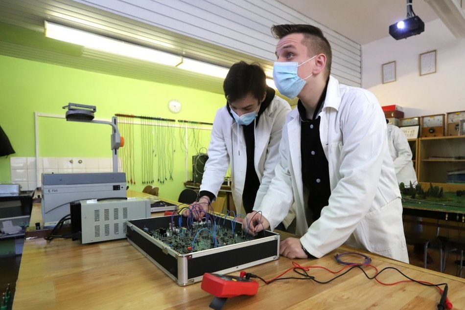 Ilustračný obrázok k článku Stredné školy sa prispôsobujú trhu práce. Na výber majú deviataci už len mesiac