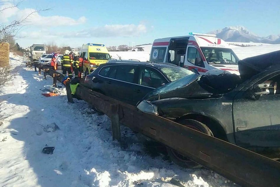 Ilustračný obrázok k článku Pri tragickej nehode vyhasol život, zranili sa aj malé deti! Cesta je UZAVRETÁ!