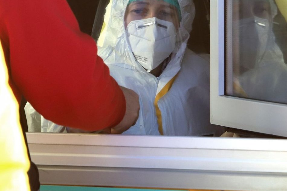 Ilustračný obrázok k článku Pribudli pozitívne testovaní PCR testami: Pár v našom okrese