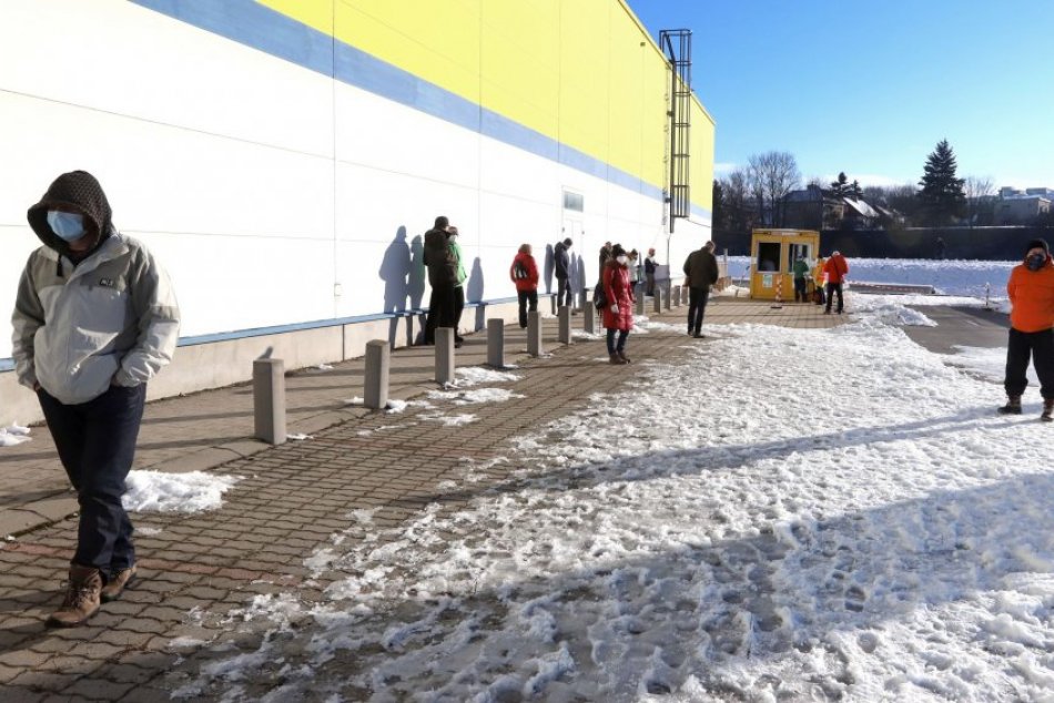 Ilustračný obrázok k článku Koronavírus zistili takmer 1 100 ľuďom v Banskobystrickom kraji: V jednom okrese pribudli STOVKY