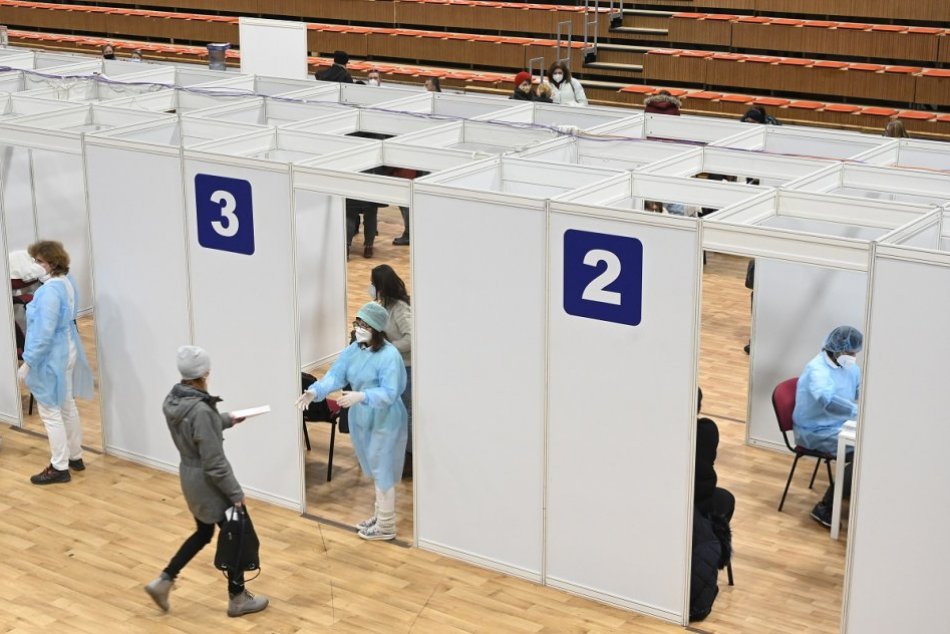 Ilustračný obrázok k článku Očkovanie v Trenčíne pokračuje: Kto dostane v športovej hale vakcínu a kto nie?