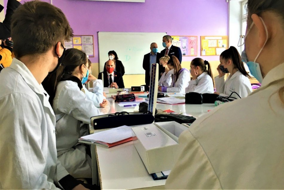 Ilustračný obrázok k článku Stredné školy v kraji hlásia PRUDKÝ nárast žiakov v izolácii: V ktorej ich je najviac?