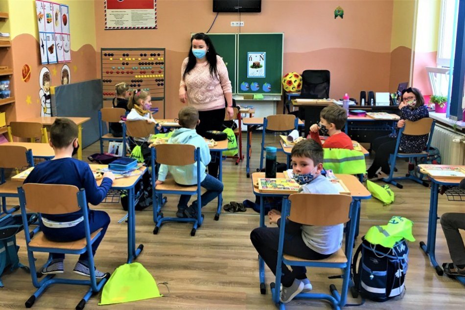 Ilustračný obrázok k článku Náročné otváranie škôl v Prievidzi: Mesto hlási vážnu situáciu s učiteľmi