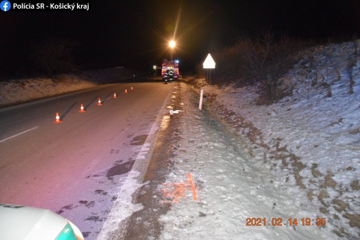 Ilustračný obrázok k článku Vážna nehoda neďaleko Rožňavy: Muž utrpel ťažké zranenia, vinník sa zachoval zbabelo