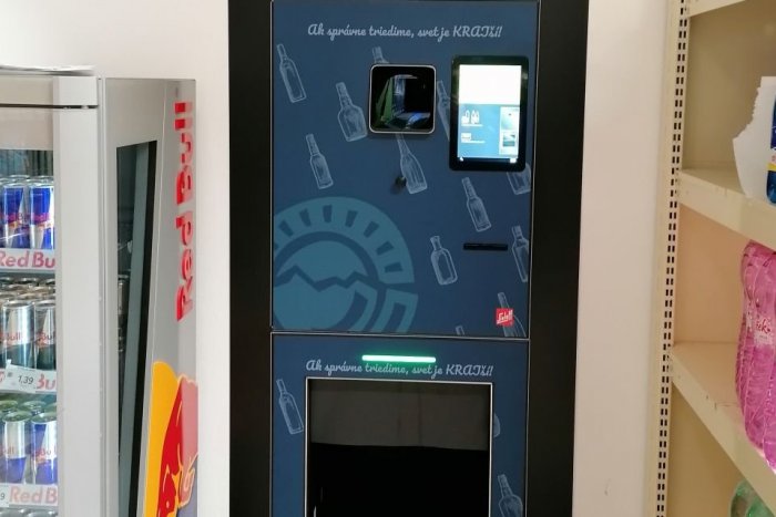 Ilustračný obrázok k článku V Devínskej Novej Vsi sú o krok dopredu. Už teraz tam funguje automat na plechovky a PET fľaše