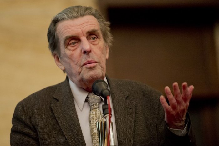 Ilustračný obrázok k článku Zomrel filozof a signatár Charty 77 Jan Sokol