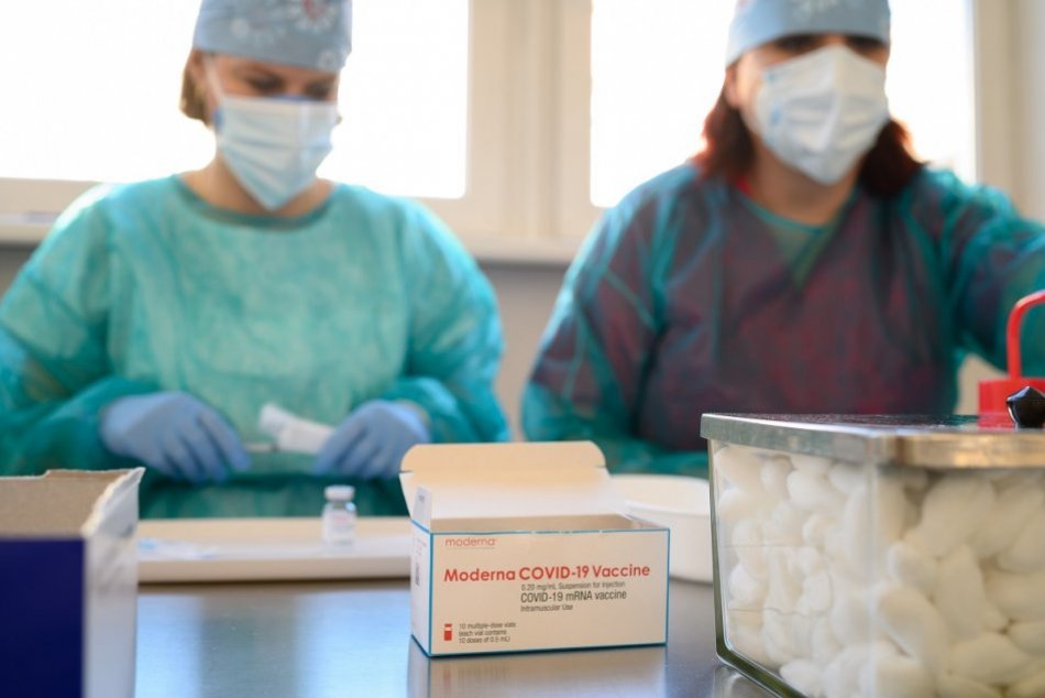 Ilustračný obrázok k článku V Nitre očkujú učiteľov: Prví prišli na rad pedagógovia nad 55 rokov, FOTO