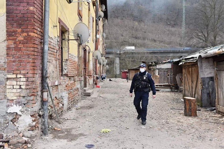 Ilustračný obrázok k článku Zvolen hľadá terénneho sociálneho pracovníka: Aký PLAT ponúka záujemcom?