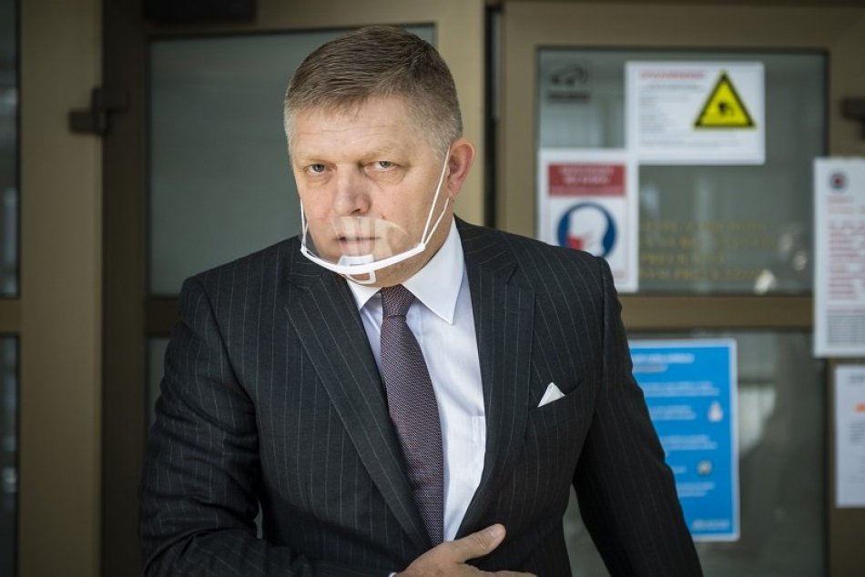 Ilustračný obrázok k článku Fico vyšiel s pravdou von: Odôvodnil, prečo nenosí respirátor, ale siaha po ŠTÍTE!