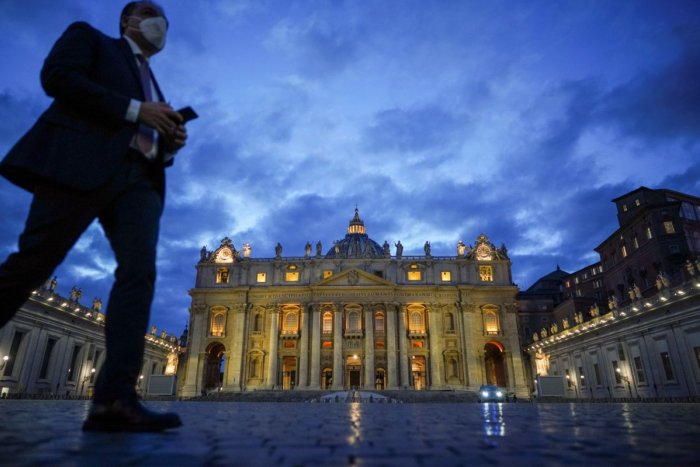 Ilustračný obrázok k článku ODMIETNETE vakcínu, môžu vás prepustiť: Neuveríte, kde prišli s takýmto návrhom!