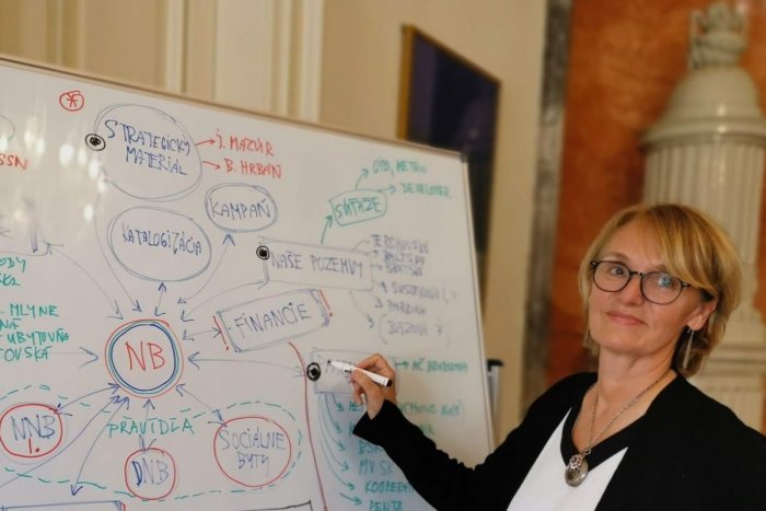 Ilustračný obrázok k článku Lucia Štasselová: Vzťahy s Matúšom Vallom mám korektné aj po odchode z pozície viceprimátorky