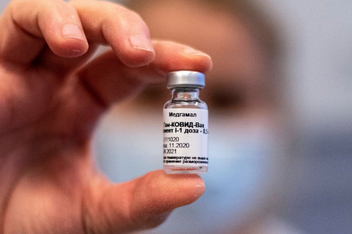 Ilustračný obrázok k článku Slovenský odborník našiel spôsob ako riešiť nákup vakcín Sputnik V: Je to ľahké ako FACKA!