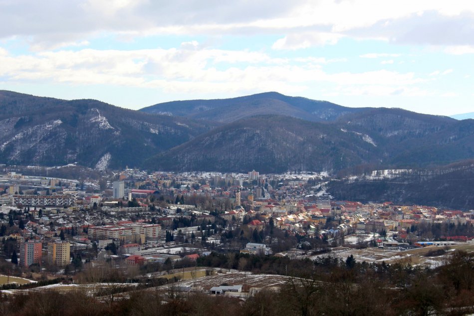 Ilustračný obrázok k článku Chcete sa pokochať panorámou Bystrice? Miesto, ktoré ponúka čarovné výhľady, FOTO