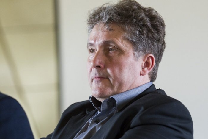 Ilustračný obrázok k článku Svoj boj prehral: Zomrel smerácky poslanec a starosta Ľubomír Petrák