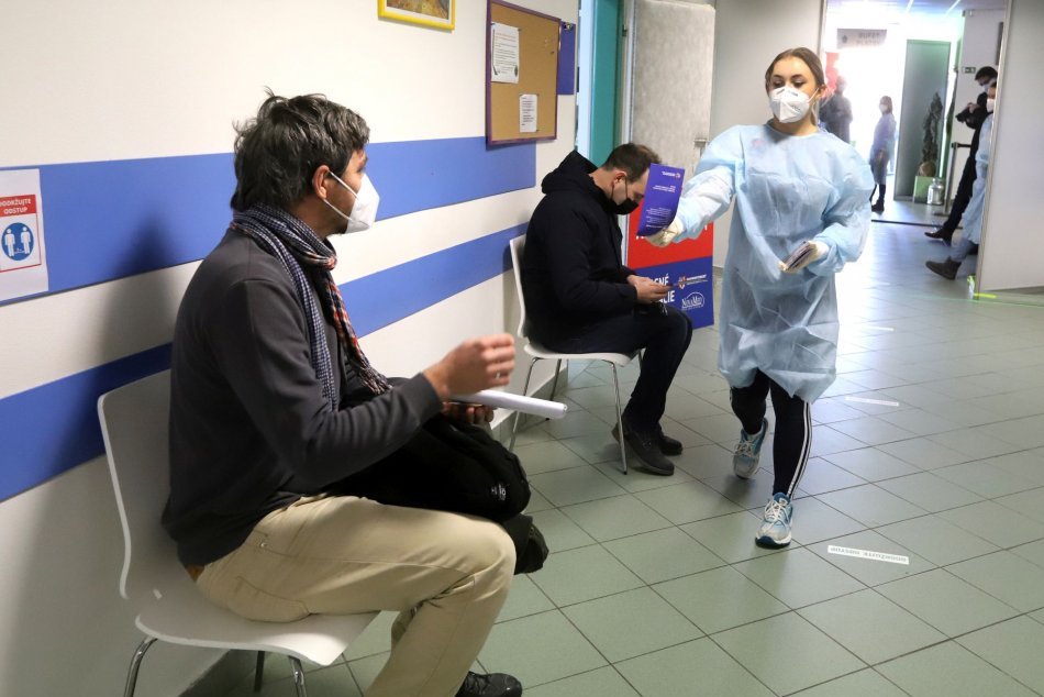 Ilustračný obrázok k článku Krivka v Trenčianskom kraji ide stále nadol: Nízky pokles pozitívnych PCR testov