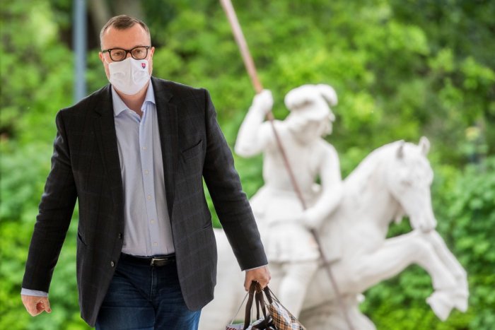 Ilustračný obrázok k článku Krajniak: Mor v Trnave porazili MODLITBY a stal sa zázrak. Pomôže nám otvorenie KOSTOLOV?