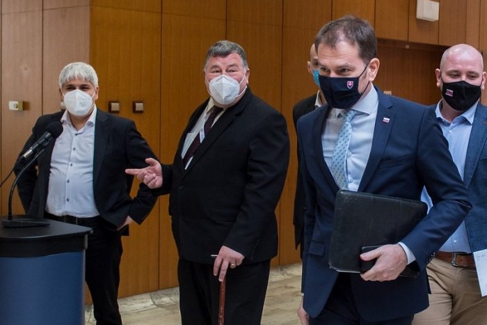 Ilustračný obrázok k článku Vedci chcú s premiérom hovoriť o obmedzení mobility, hraniciach či testovaní