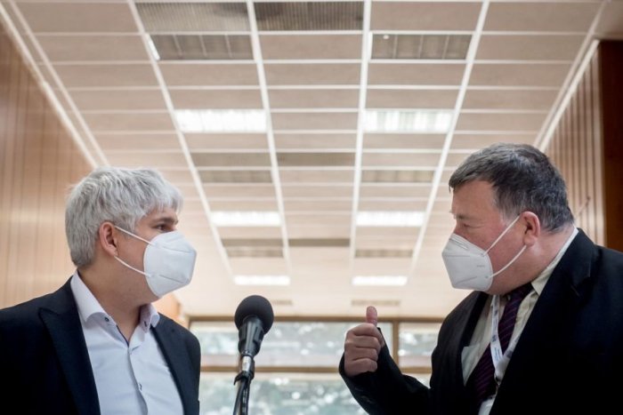 Ilustračný obrázok k článku Odborníci a vedci na koberci u Matoviča: Dohodli sme sa, že sa nebudeme vyjadrovať