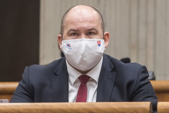 Ilustračný obrázok k článku Poslanec Pčolinský má po dvoch mesiacoch opäť koronavírus: Teraz udrel vo väčšej sile!