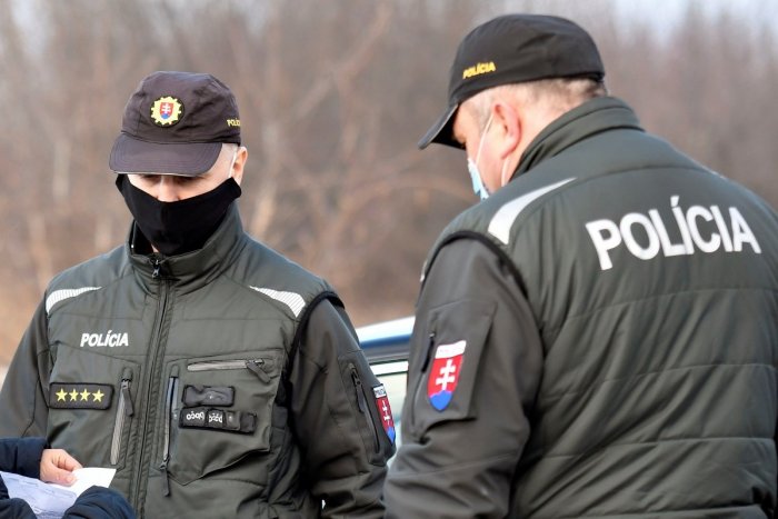 Ilustračný obrázok k článku Majstrovstvá v hádzanej zamestnajú aj policajtov. Kde všade na nich natrafíte?