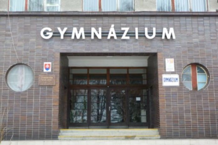 Ilustračný obrázok k článku Nechcete kúpiť handlovské gymnázium? Budova aj s areálom je na predaj