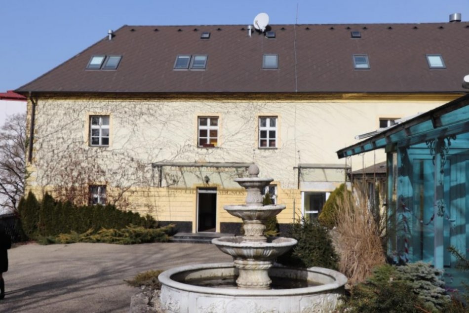 Ilustračný obrázok k článku Dubnica svoju pýchu schátrať nenechá: Historický kaštieľ opäť ožije, FOTO