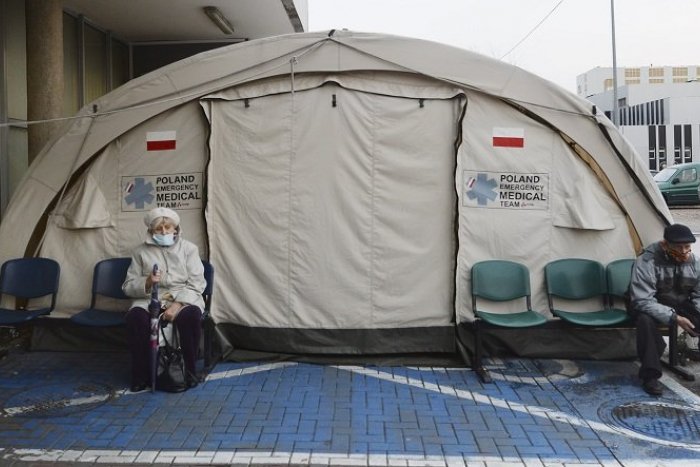 Ilustračný obrázok k článku Čoraz viac Poliakov odmieta očkovanie, hoci ich vláda varuje pred 3. vlnou pandémie