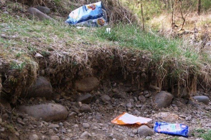 Ilustračný obrázok k článku Ľudská bezočivosť: Háj Nicovô miestami pripomína skládku odpadu z fastfoodov