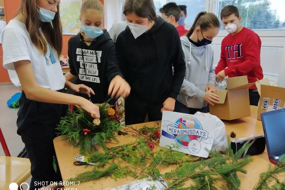 Ilustračný obrázok k článku Krása, čo sa podarilo napriek pandémii: Mladí Brezňania spolupracujú na európskom projekte