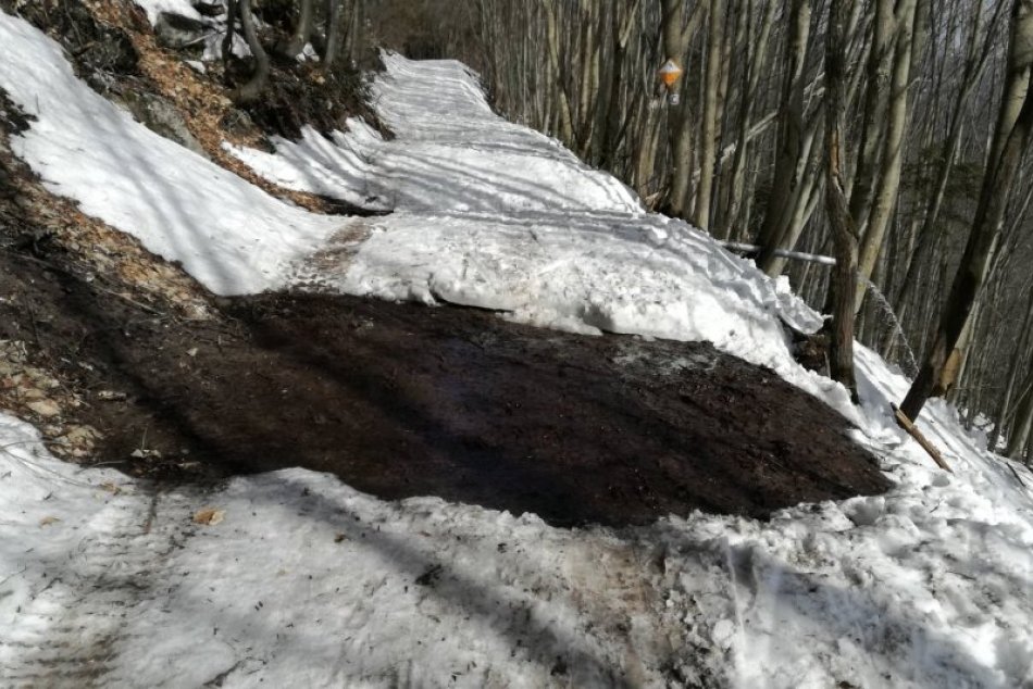 Ilustračný obrázok k článku Možno posledná šanca ísť na bežky: FOTO z tratí pri Bystrici, kam už ratraky nevyrazia?