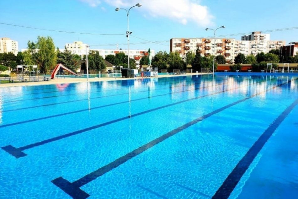 Ilustračný obrázok k článku Počet návštevníkov kúpaliska sa vlani znížil: Sezónu skončilo v strate