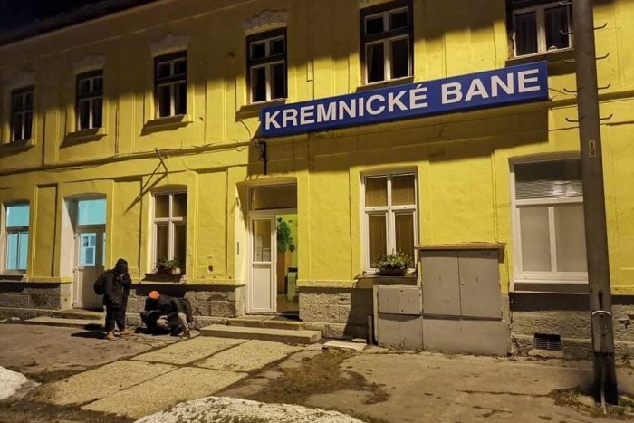 Ilustračný obrázok k článku Z Afganistanu na Kremnické Bane: Po obci sa túlali štyria migranti