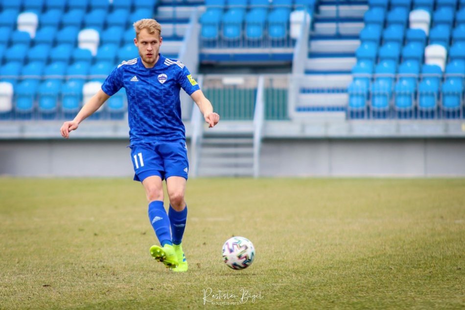 Ilustračný obrázok k článku Nitra inkasovala z pokutového kopu: Bod v nadstavenom čase zachraňoval Tancik