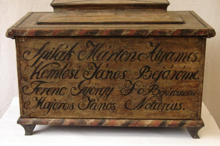 Ilustračný obrázok k článku Zreštaurované truhlice rožňavských cechov odkryli svoje tajomstvá