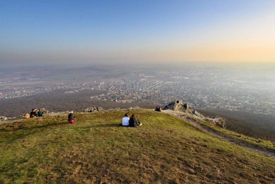 Ilustračný obrázok k článku Život v Nitre a okolí sa zmení: Čaká nás RUŽOVÝ okres a uvoľnenie opatrení