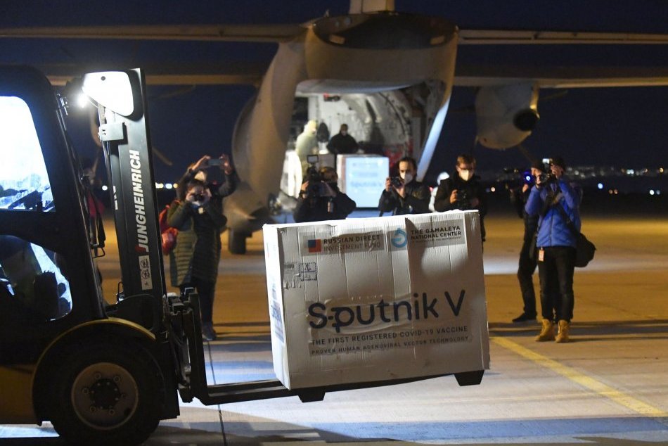 Ilustračný obrázok k článku Európski odborníci mieria do Ruska: Posvietia si na vakcínu Sputnik