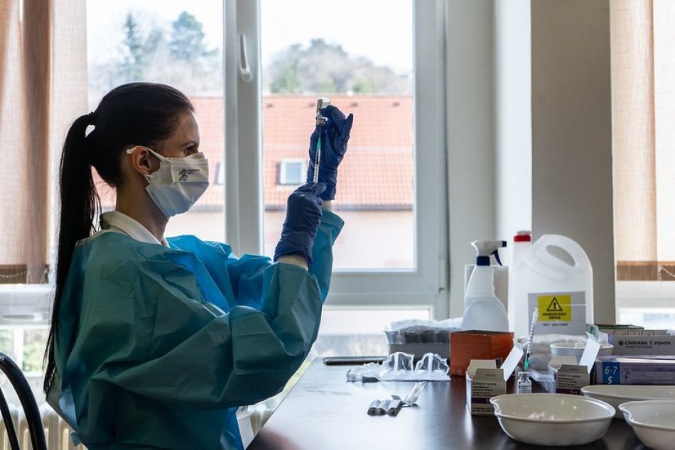 Ilustračný obrázok k článku Obrovský záujem o čakáreň na očkovanie: Zaregistrovala už vyše 60-tisíc záujemcov