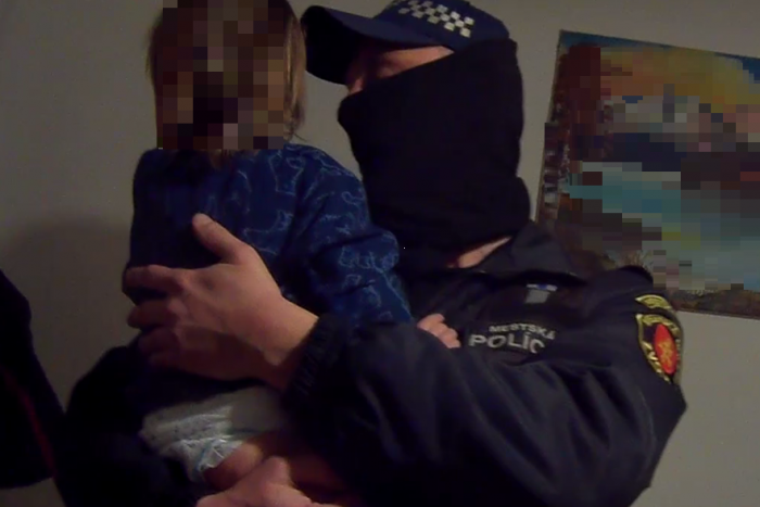 Ilustračný obrázok k článku Zo zvolenského bytu sa ozýval krik: Chcela matka opustiť svoje malé deti?