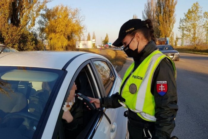 Ilustračný obrázok k článku V šestnástich si toho trúfol priveľa: Nafúkal, nemal vodičák, ani test a mal byť v KARANTÉNE!