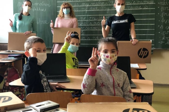 Ilustračný obrázok k článku Bez prístupu k online vzdelávaniu nemajú šancu. Firmy sa rozhodli pomôcť chudobným žiakom