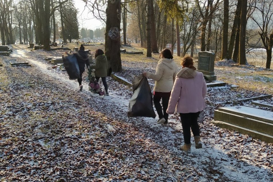 Ilustračný obrázok k článku Revúca je opäť čistejšia: Odpad odstránili tí, čo neporiadok spôsobili, FOTO