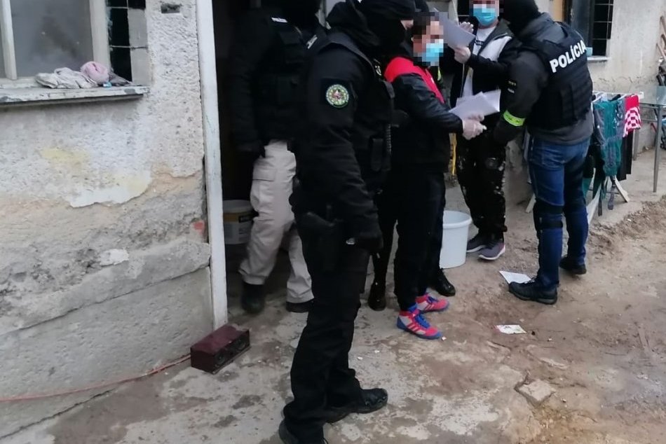 Ilustračný obrázok k článku 18-ročná Smižianka slúžila ako pikantná návnada: Podarená trojka už sedí v cele