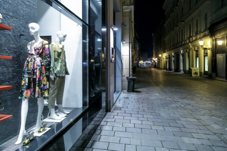 Ilustračný obrázok k článku CHODNÍK v centre Bratislavy je v AUKCII. Čo hrozí, ak sa dostane do rúk súkromníka?