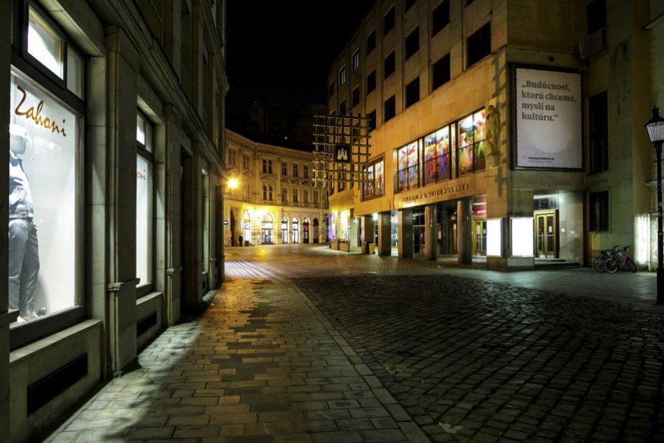 Ilustračný obrázok k článku CHODNÍK v Starom Meste mohol skončiť v rukách súkromníka. Nakoniec do aukcie nepôjde