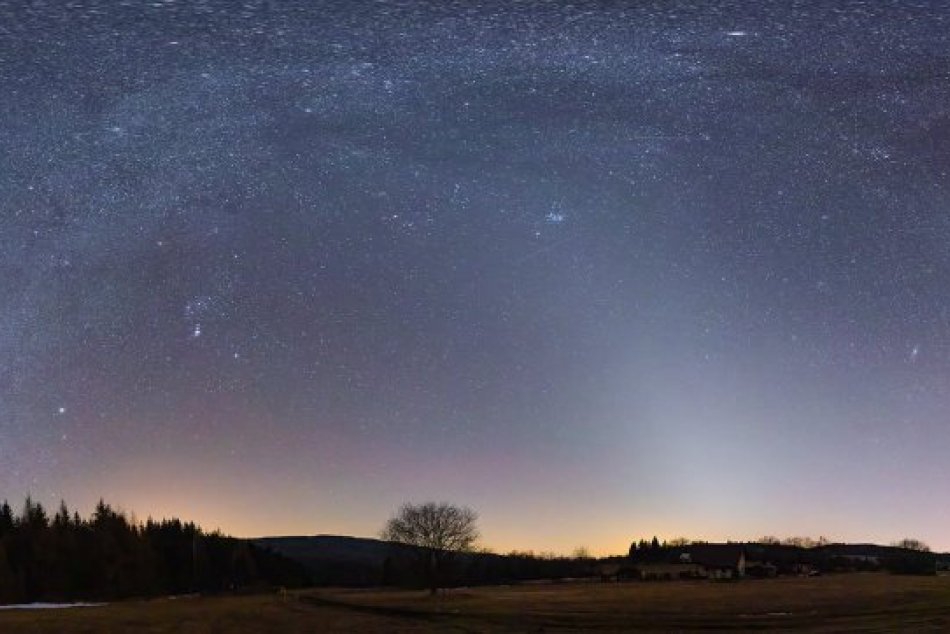 Ilustračný obrázok k článku Všimli ste si to tiež? Na oblohe pri Bystrici sa objavil zaujímavý jav, FOTO