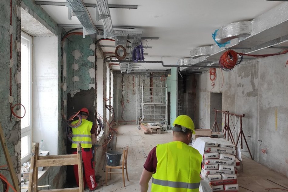 Ilustračný obrázok k článku Novy pavilón myjavskej nemocnice rastie pred očami: Kedy sa dokončí? FOTO