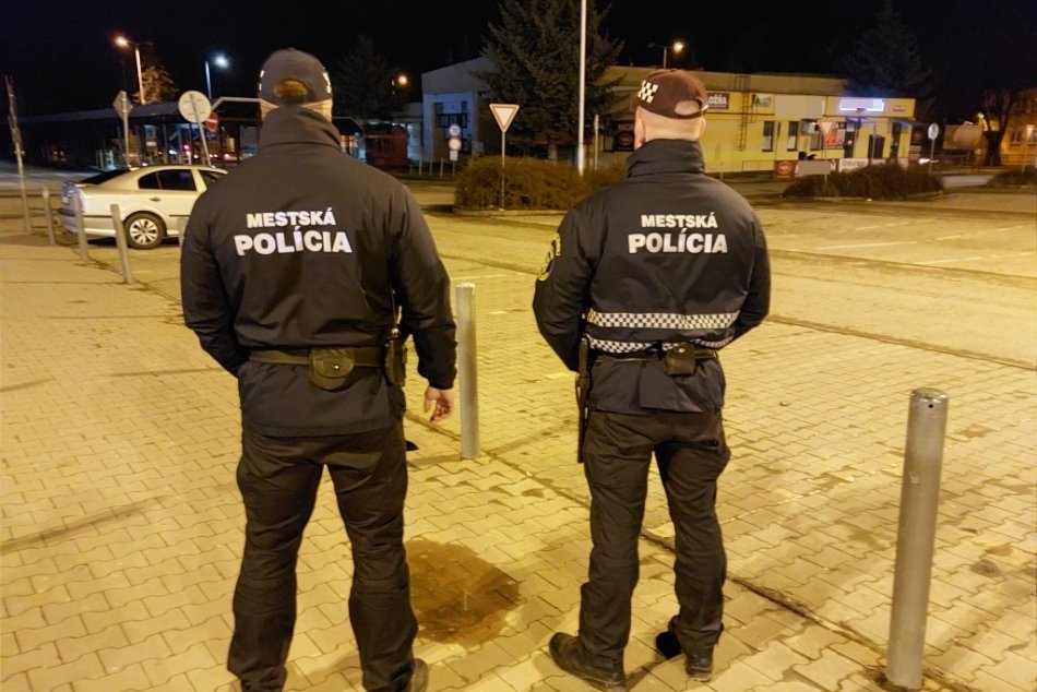 Ilustračný obrázok k článku Ste v karanténe? Nebuďte prekvapení, ak vás prídu skontrolovať rožňavskí mestskí