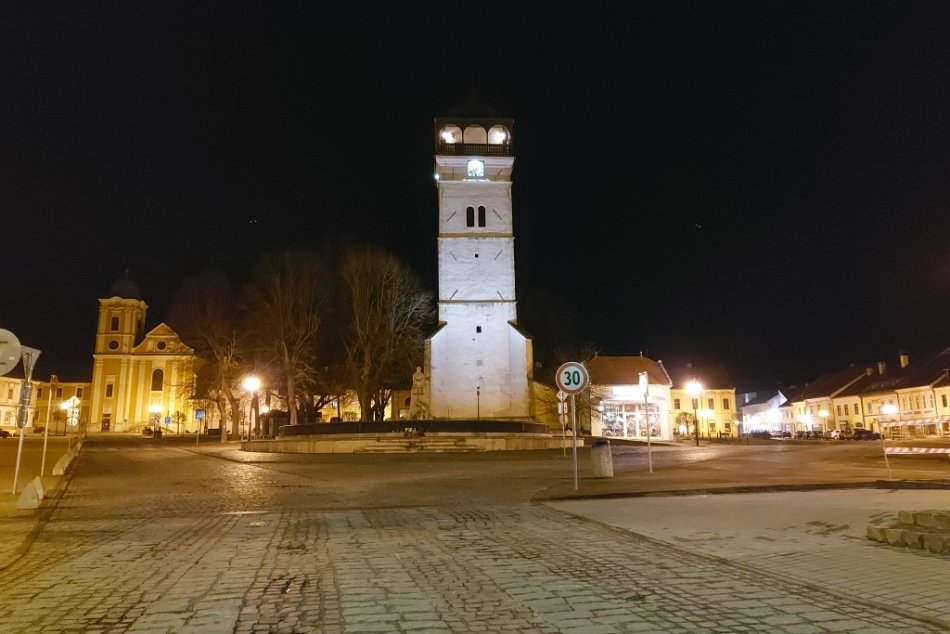 Ilustračný obrázok k článku Takýto piatok v Rožňave už dávno nebol! Vyľudnené ulice aj námestie, FOTO