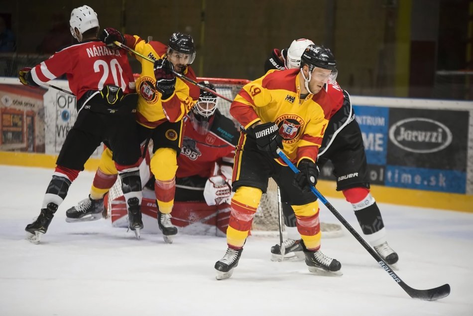 Ilustračný obrázok k článku Posledný zápas základnej časti: Topoľčany hostili Považskú Bystricu, FOTO